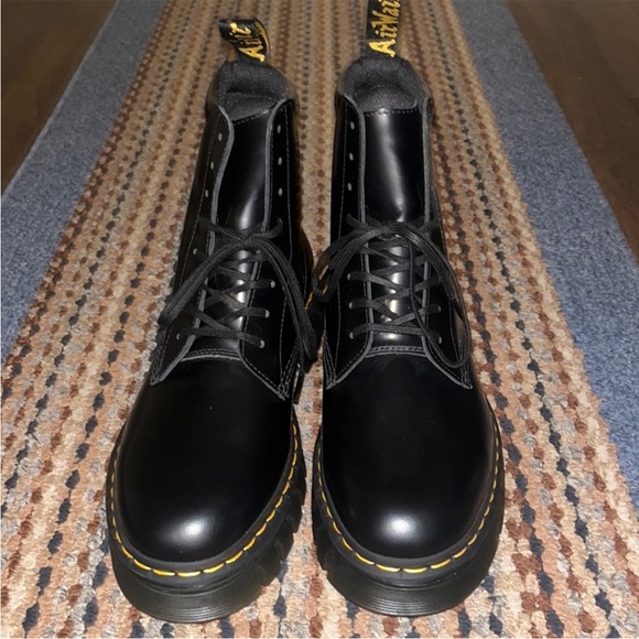 Women's New Dr. Martens Air Wair Combat Boots Size 8 Y2K Goth Punk Streetwear - Picture 2 of 9
